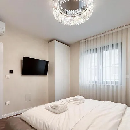 3 Bedroom Amazing In Daire Rovinj