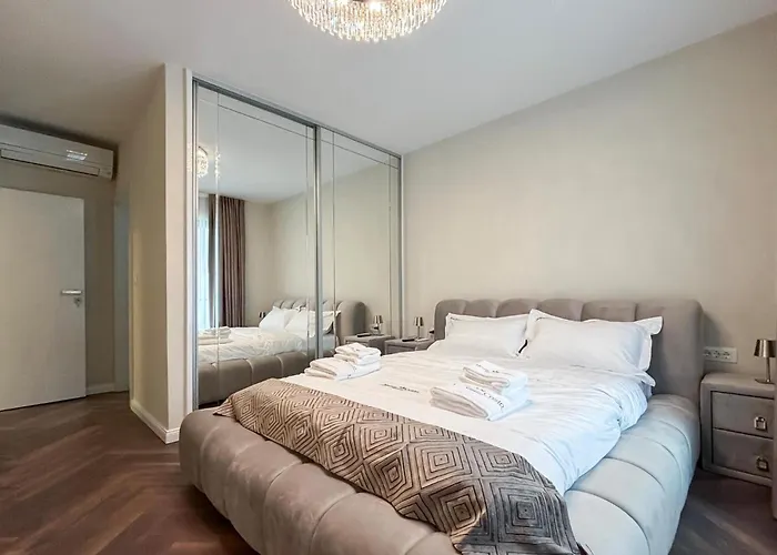 3 Bedroom Cozy In Apartment
