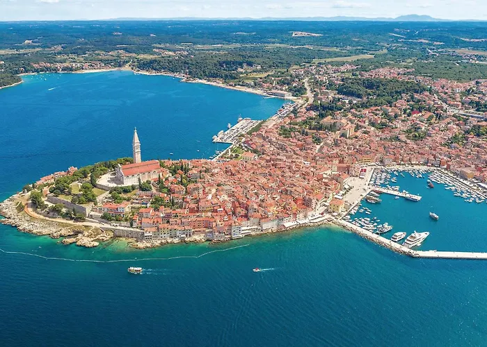 3 Bedroom Cozy In Apartment Rovinj