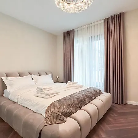 3 Bedroom Amazing In 아파트 로비니